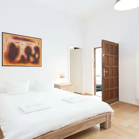 Labyrinth Apartment *
