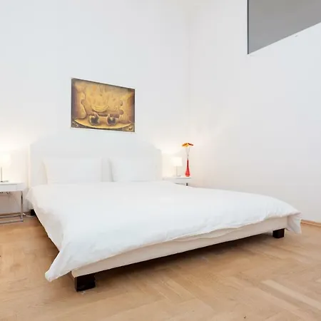 Labyrinth Apartment *