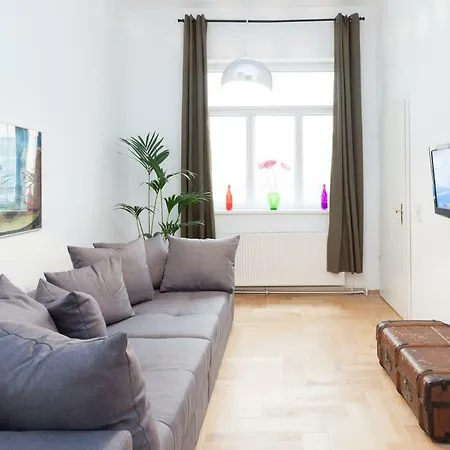 Apartment Labyrinth *